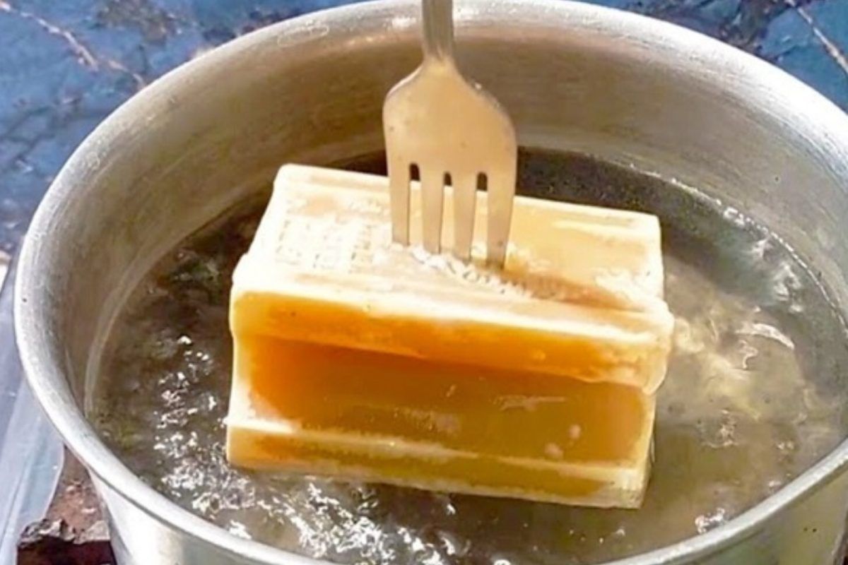 Σαπούνι σε Βραστό Νερό: Ένα Οικονομικό και Φυσικό Καθαριστικό – Καθαρίζει το σπίτι, τα κουζινικά τους τοίχους για ιωαννα αφτιαχτο