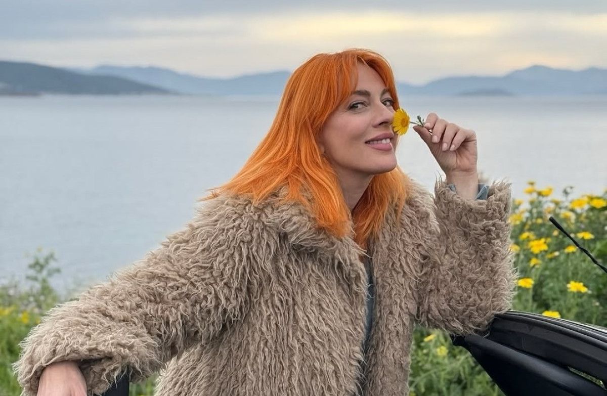 Σμαράγδα Καρύδη-με-λουλούδι- Σμαράγδα Καρύδη-με-λουλούδι-