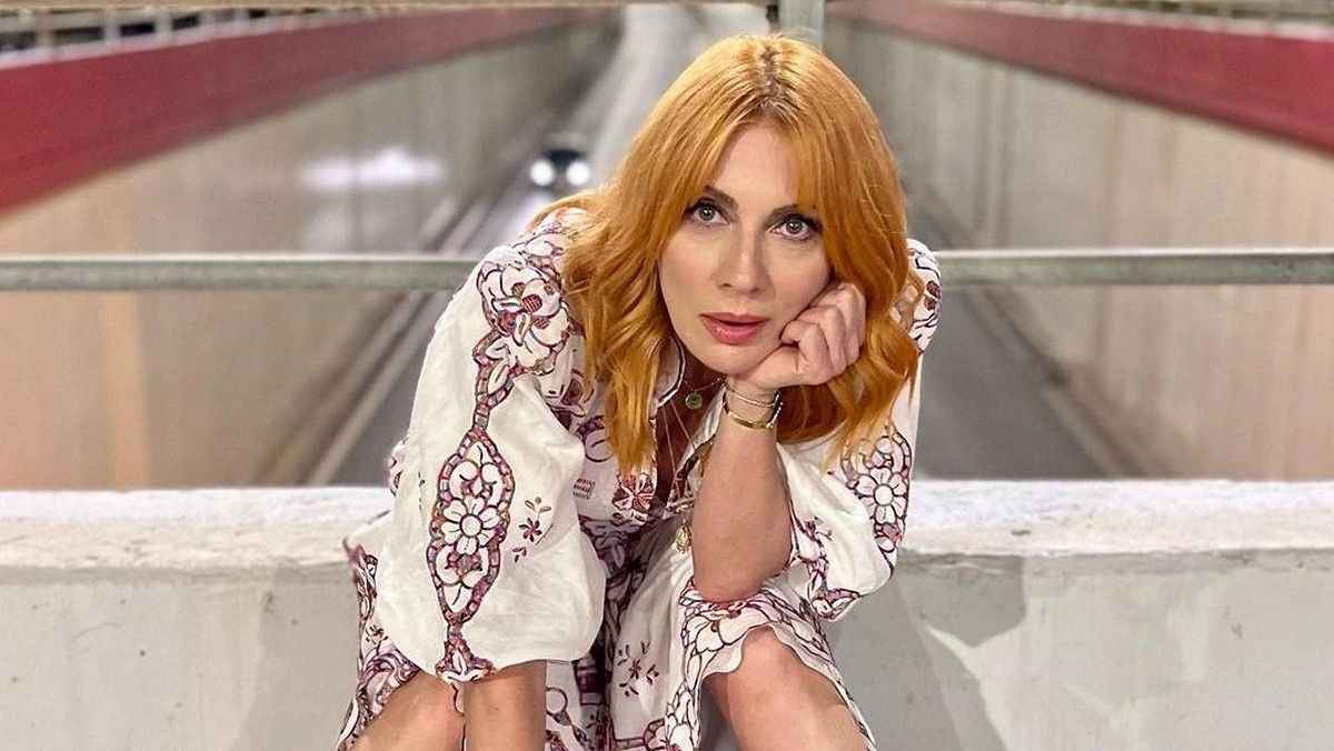 Σμαράγδα Καρύδη-ποζάρει- Σμαράγδα Καρύδη-ποζάρει-