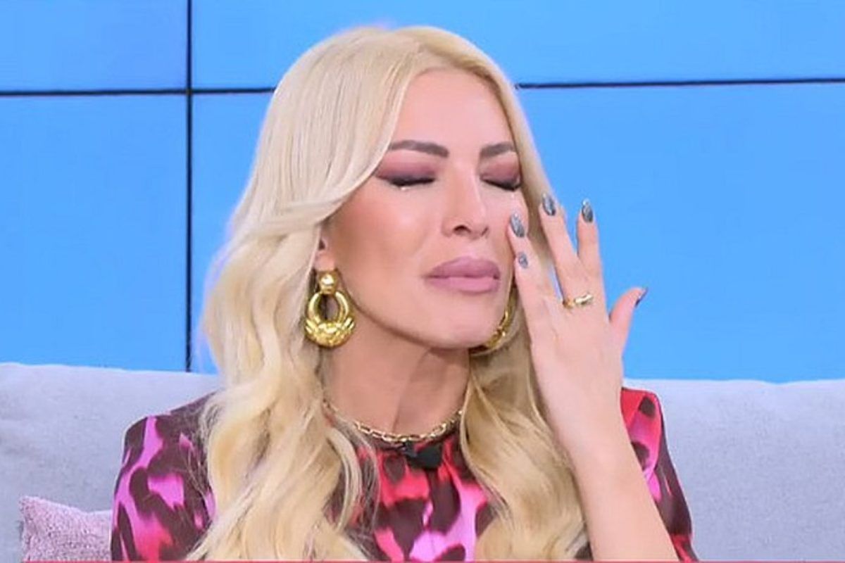 Συγκινεί η Κατερίνα Καινούργιου: «Έκανα τάμα στην Παναγία την Δεομένη και μετά βγήκε θετικό το τεστ εγκυμοσύνης»