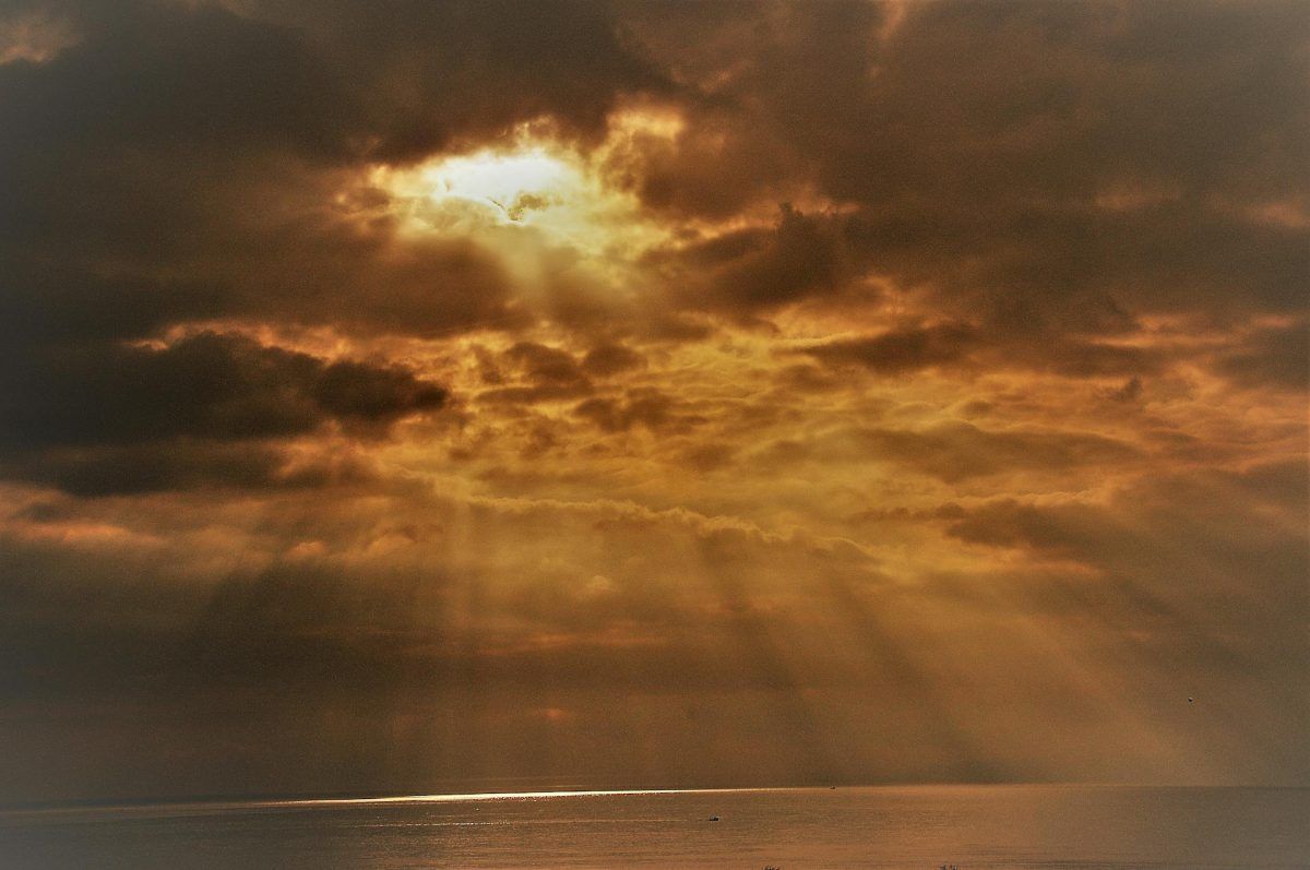 ήλιος-στα-σύννεφα-