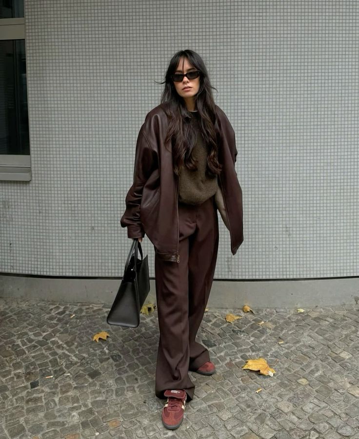 Τα 3 χρώματα στα ρούχα που θα κάνουν κάθε outfit να δείχνει πιο ακριβό