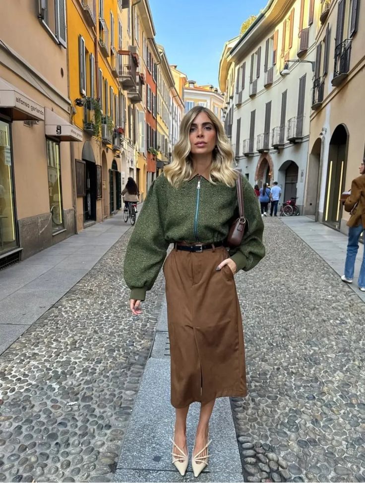 Τα 3 χρώματα στα ρούχα που θα κάνουν κάθε outfit να δείχνει πιο ακριβό