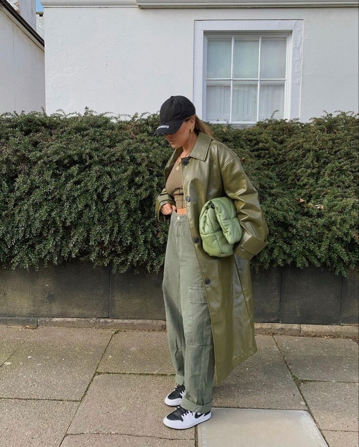 Τα 3 χρώματα στα ρούχα που θα κάνουν κάθε outfit να δείχνει πιο ακριβό