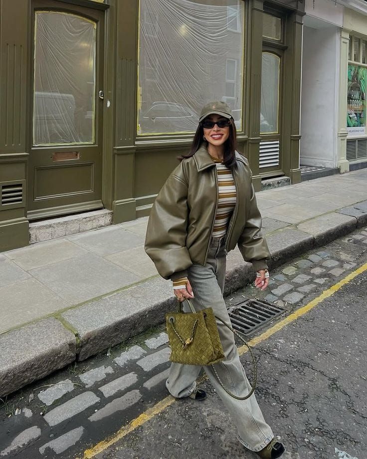 Τα 3 χρώματα στα ρούχα που θα κάνουν κάθε outfit να δείχνει πιο ακριβό