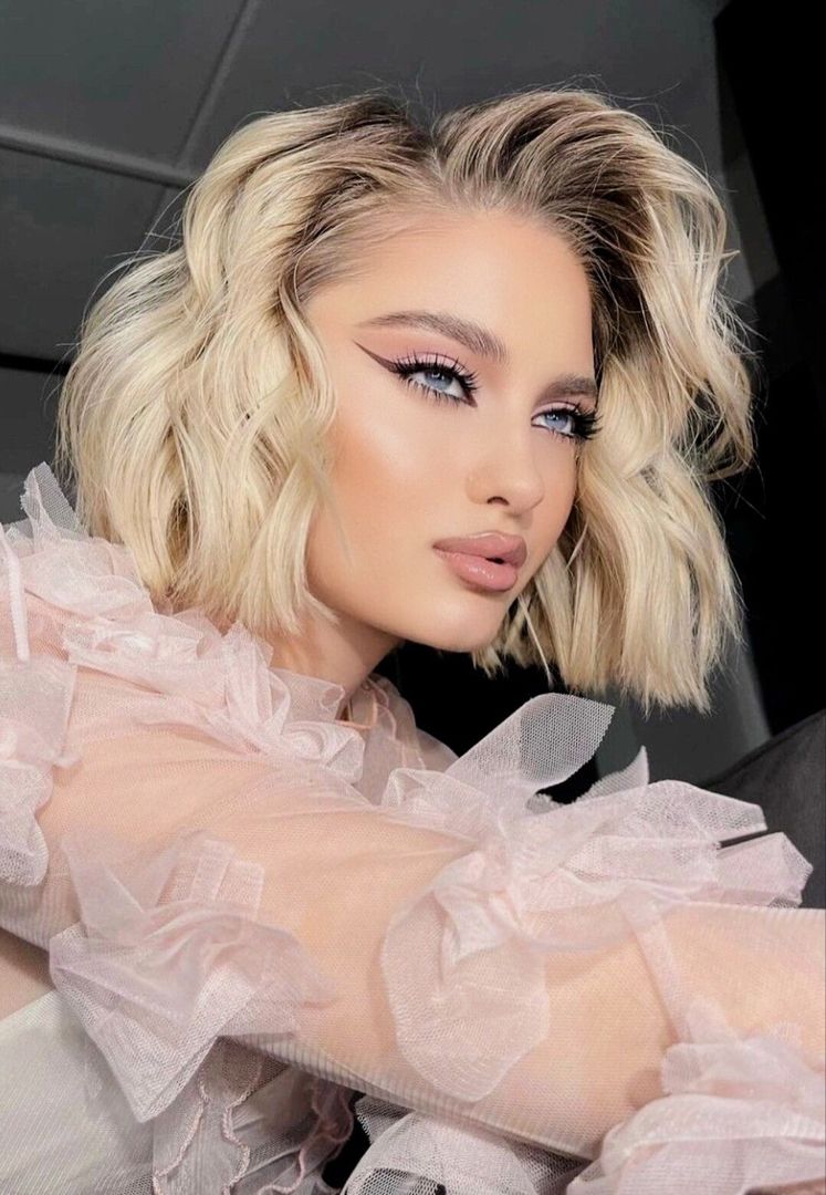 Τα ξανθά καρέ μαλλιά είναι η απόλυτη τάση και βρήκαμε τις πιο μοντέρνες ιδέες να τα υιοθετήσεις