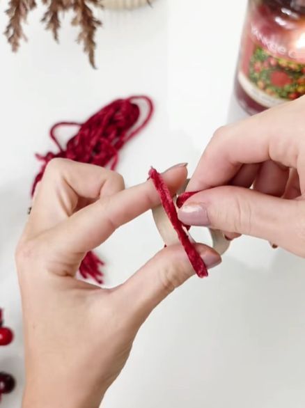 χριστουγεννιάτικη-κατασκευή-με-μαλλί πλεξίματος-