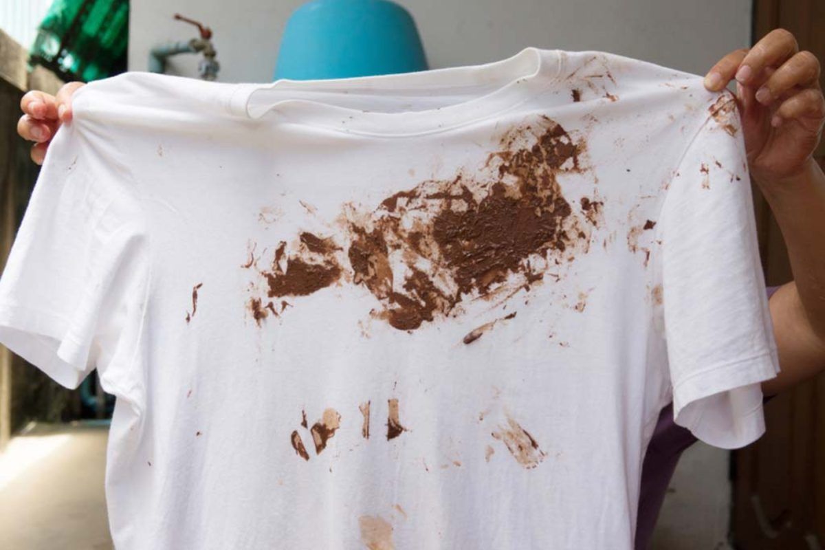 Το κόλπο της γιαγιάς που αφαιρεί αμέσως τους δύσκολους λεκέδες από τα ρούχα