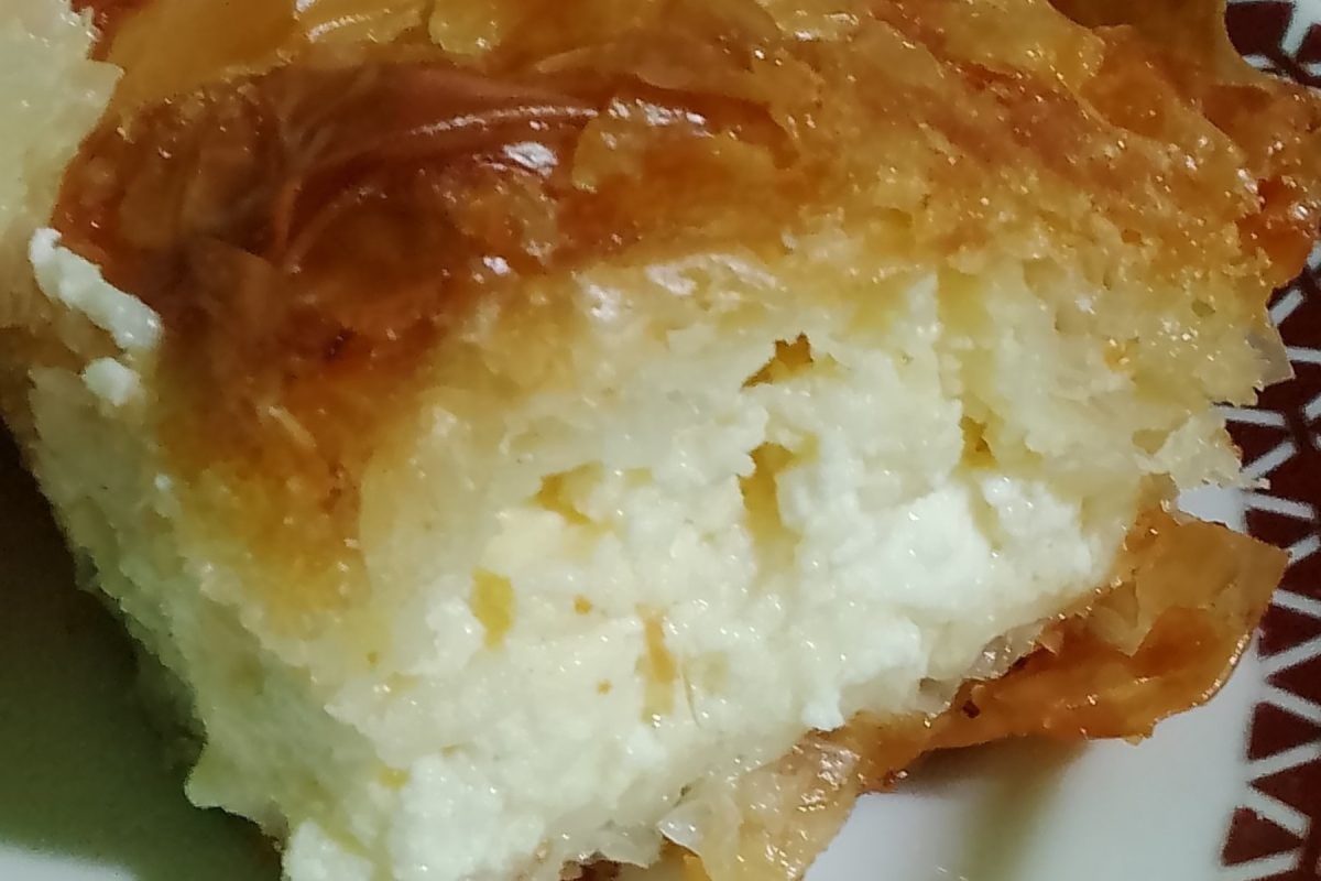 τυρόπιτα-με-κρεμώδη-γέμιση-