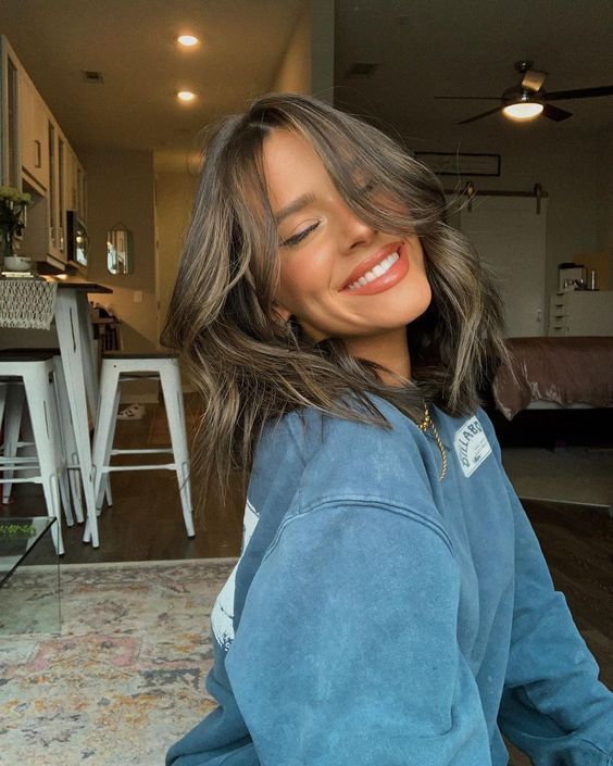 σπαστά-μαλλιά-σε-καρέ κούρεμα-