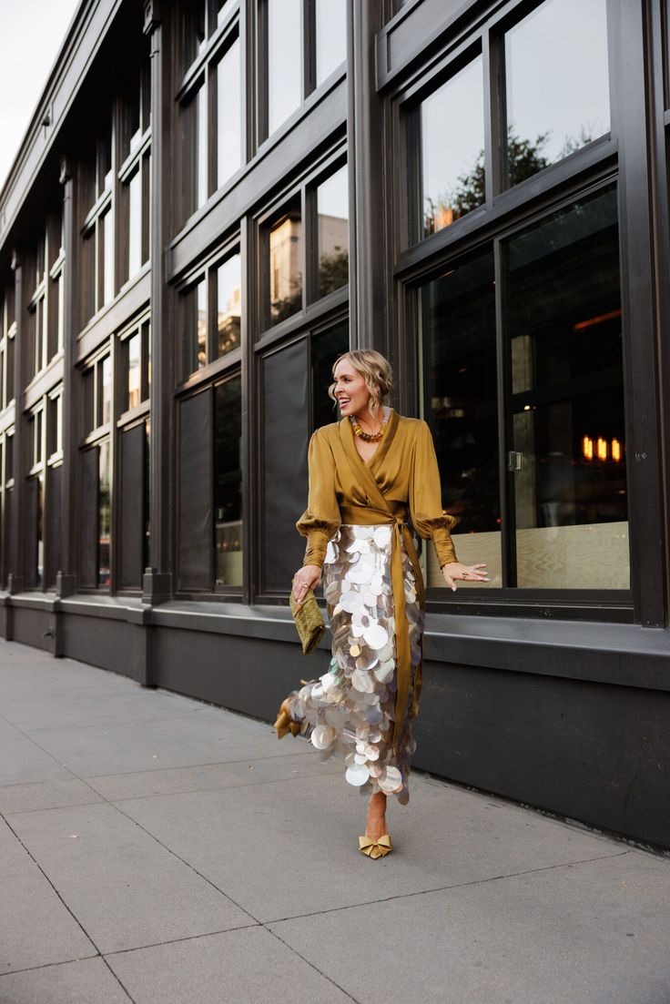 μάξι-φούστα-με-σατέν πουκάμισο-