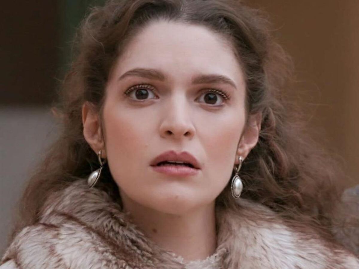 Grand Hotel: Η Αλίκη γίνεται εχθρός του Πέτρου και τον χτυπά αλύπητα