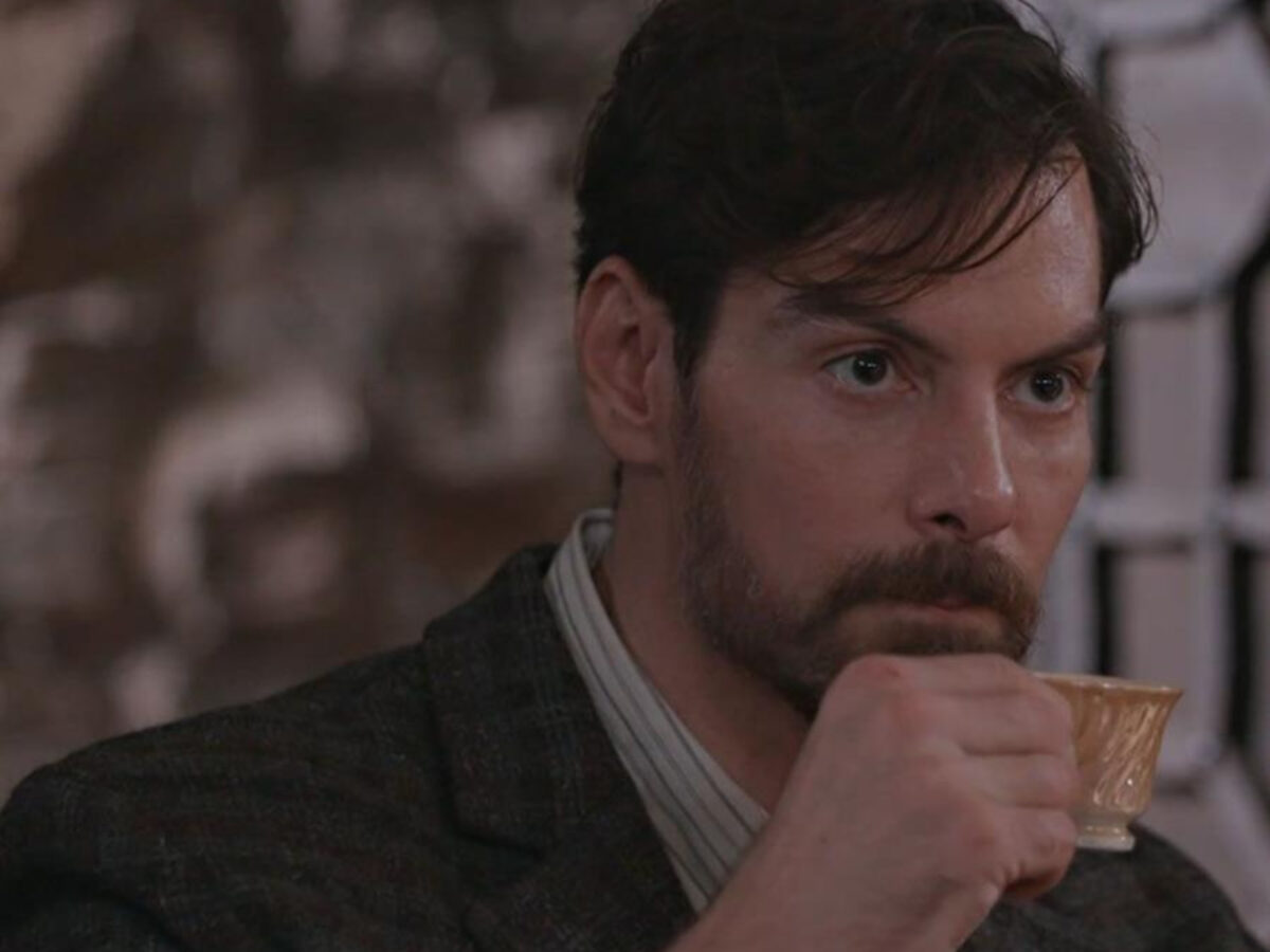 Grand hotel: Ο Πέτρος μαθαίνει για την σχέση της Αλίκης και του Άρη και καταρρέει