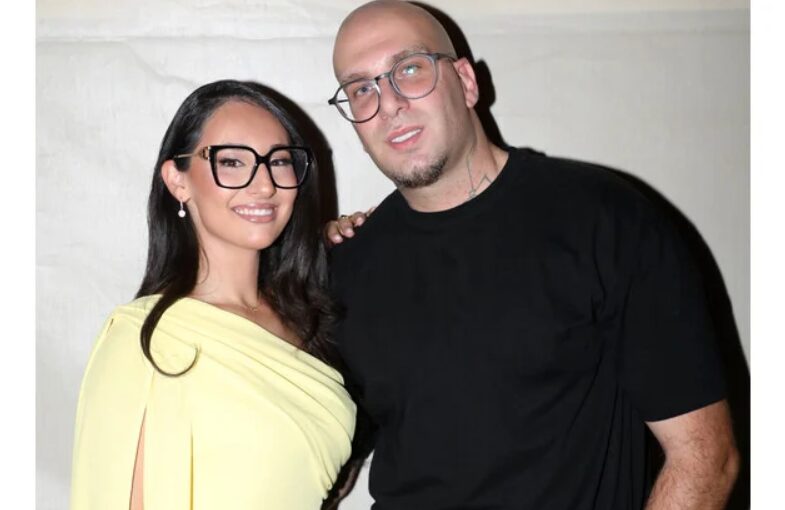 Klavdia-OGE-αγκαλιά- Klavdia-OGE-αγκαλιά-