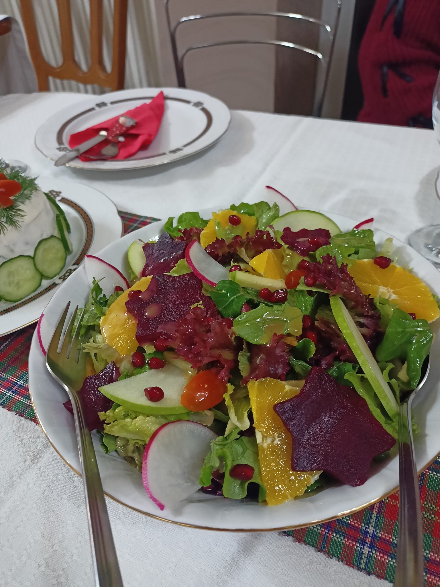 πολυσαλάτα-με-παντζάρι-