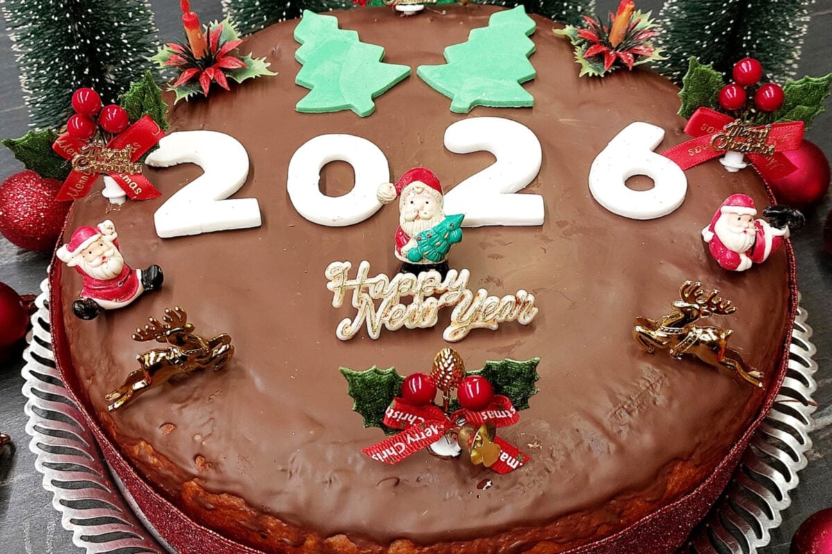 Αφράτη Βασιλόπιτα Τσουρέκι με επικάλυψη σοκολάτα