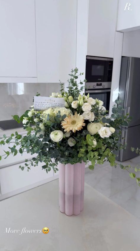 Η ανθοδέσμη που έλαβε η Ιωάννα Τούνη από τον σύντροφό της και το μήνυμα στήριξης (φώτο)