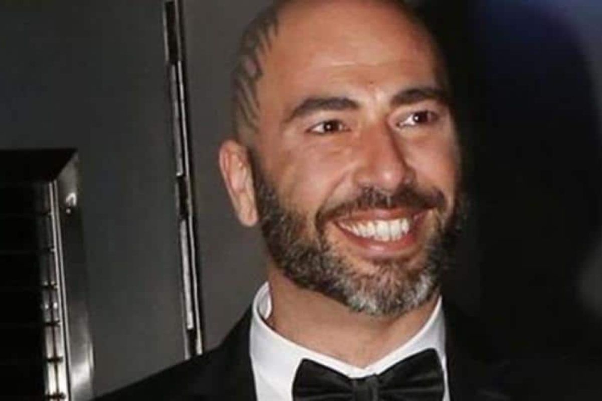 Απίστευτο περιστατικό με τον Βαλάντη: Νευρίασε με τους μουσικούς του και τους έφτυσε πάνω στην σκηνή (Βίντεο)