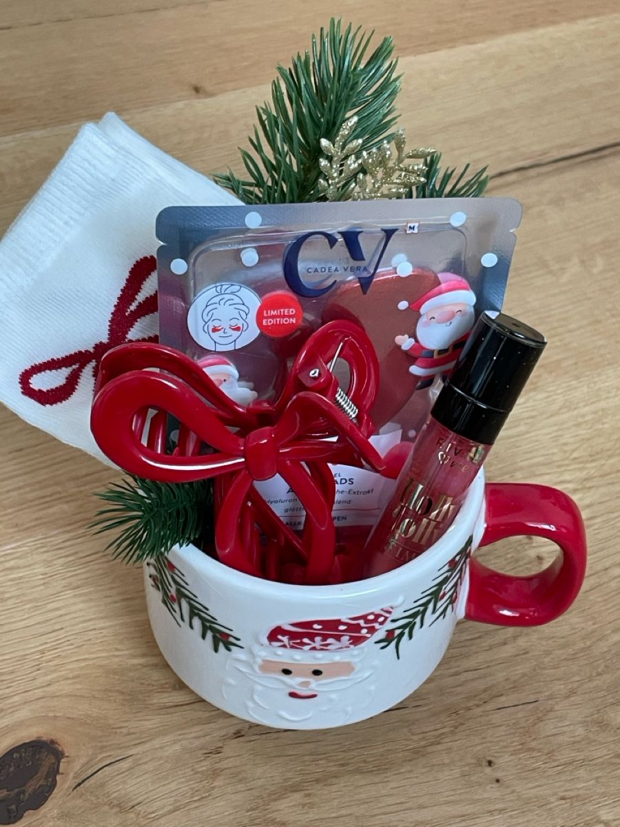 καλλυντικά-και-αξεσουάρ-σε-κούπα- καλλυντικά-και-αξεσουάρ-σε-κούπα-