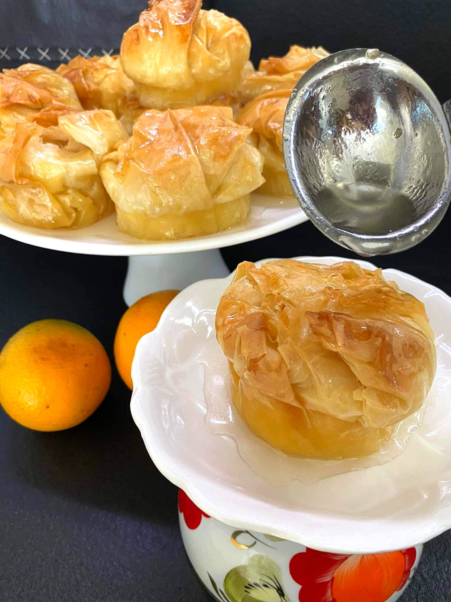 Χριστουγεννιάτικα πουγκάκια γαλακτομπούρεκου