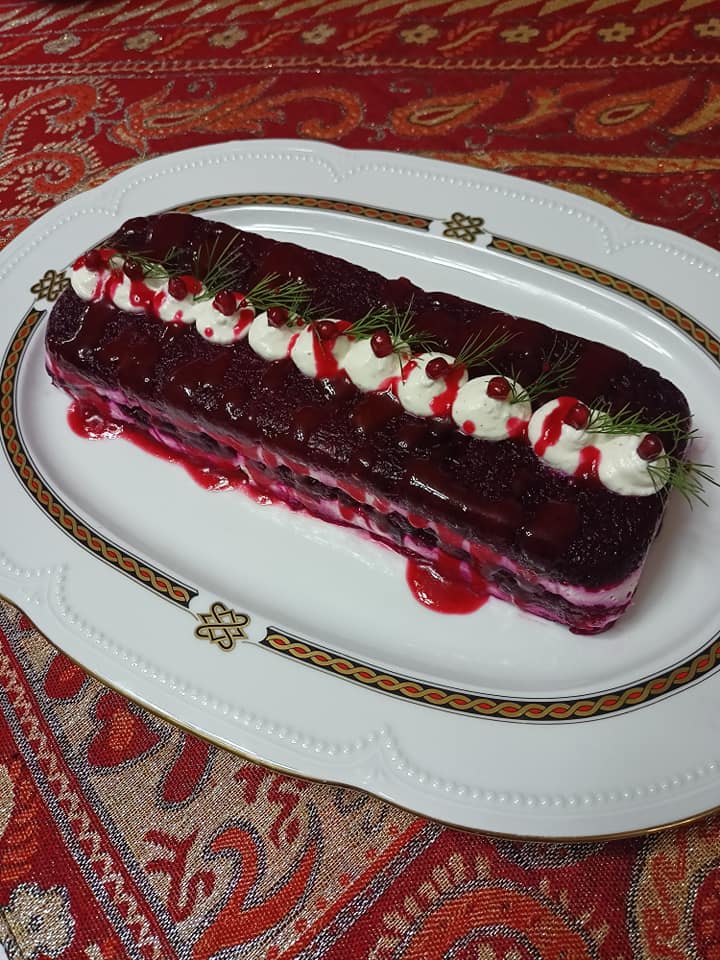 Χριστουγεννιάτικη-σαλάτα-τούρτα-με παντζάρι-