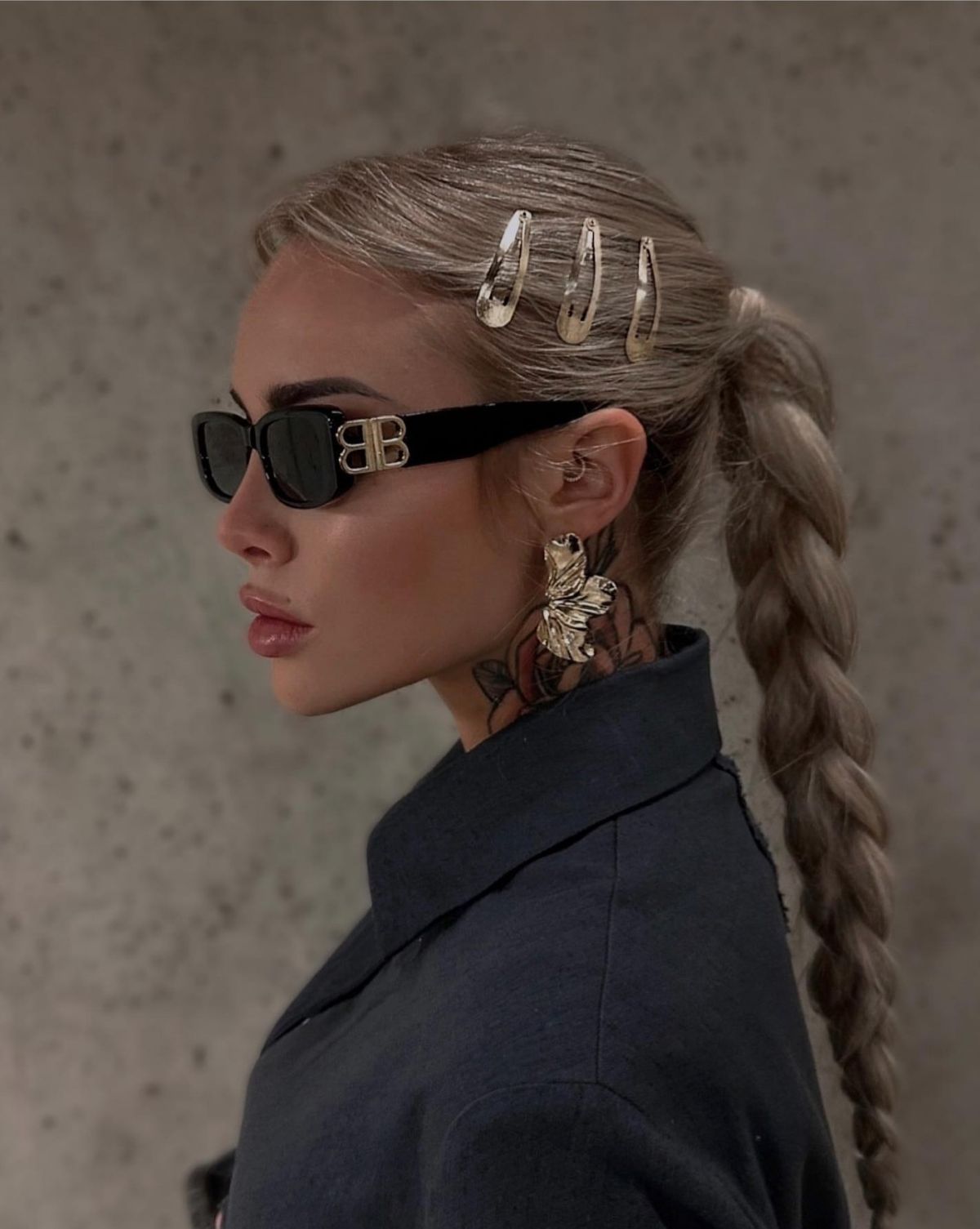 ψηλή-πλεξούδα-με-τσιμπιδάκια- ψηλή-πλεξούδα-με-τσιμπιδάκια-