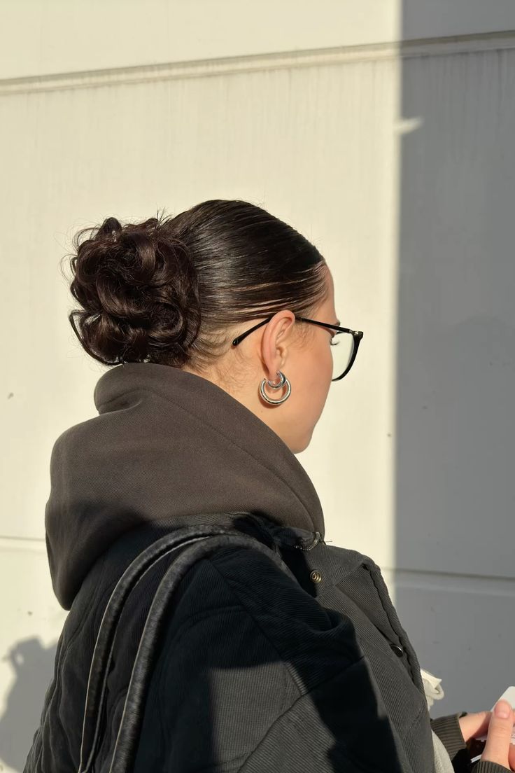 κότσος-σε-καστανά μαλλιά- κότσος-σε-καστανά μαλλιά-