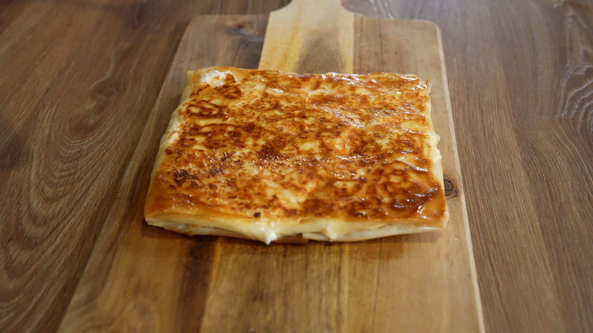 Εύκολη τυρόπιτα για πρωινό έτοιμη σε 2 λεπτά