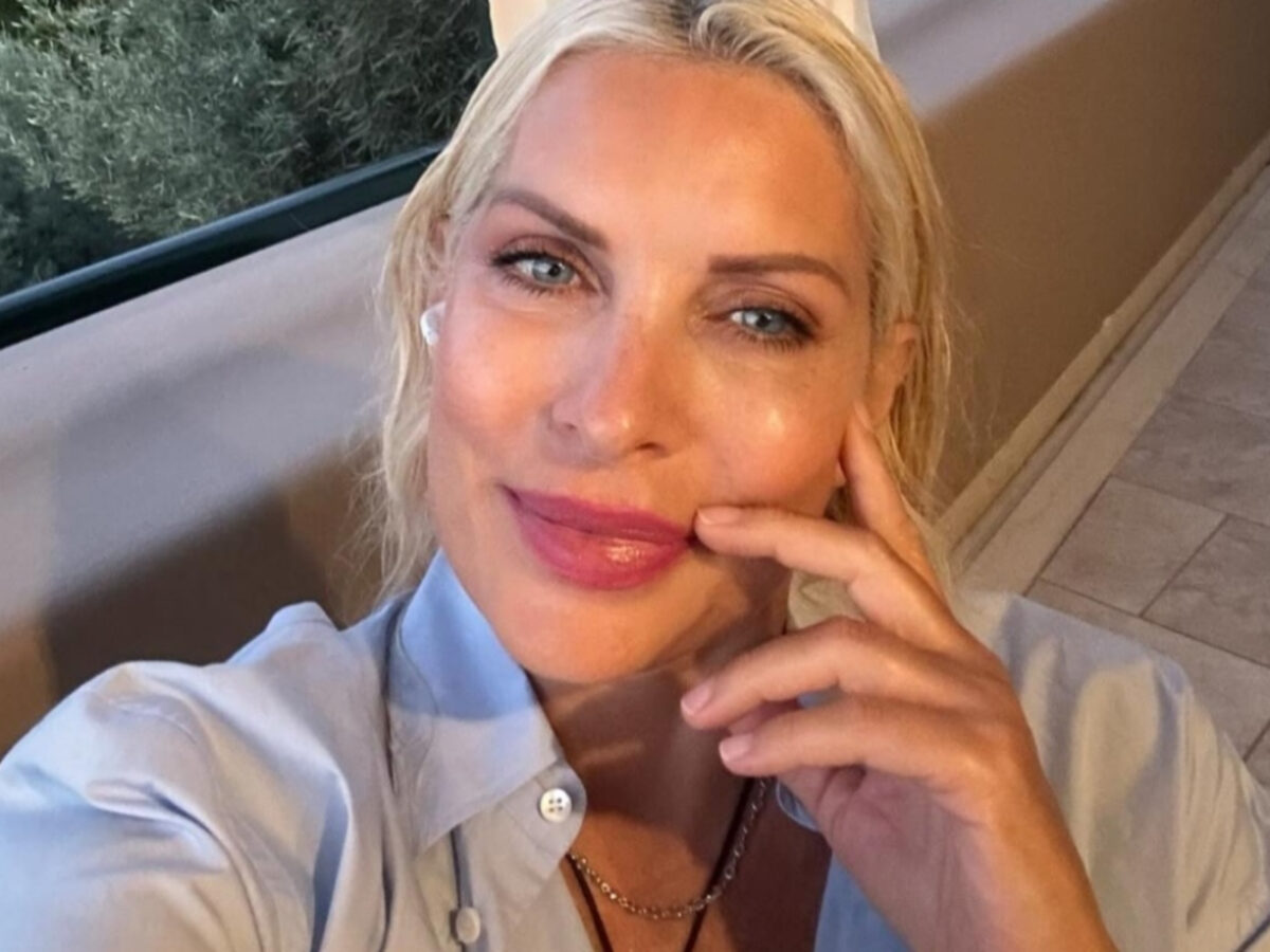 Η Ελένη Μενεγάκη στόλισε το ξεχωριστό Χριστουγεννιάτικο δέντρο της με τα πιο πρωτότυπα στολίδια που έχουμε δει