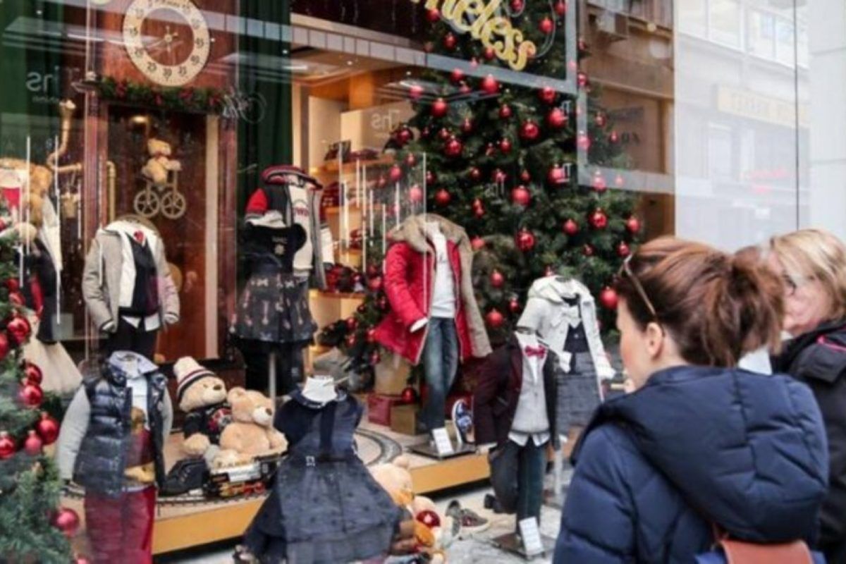 Εορταστικό ωράριο από αύριο: Πως θα λειτουργήσουν όλα τα καταστήματα