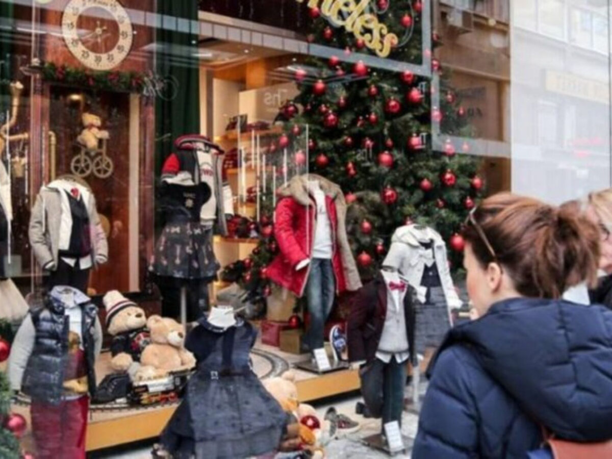 Εορταστικό ωράριο: Έτσι θα λειτουργήσουν τα καταστήματα Πέμπτη και Παρασκευή