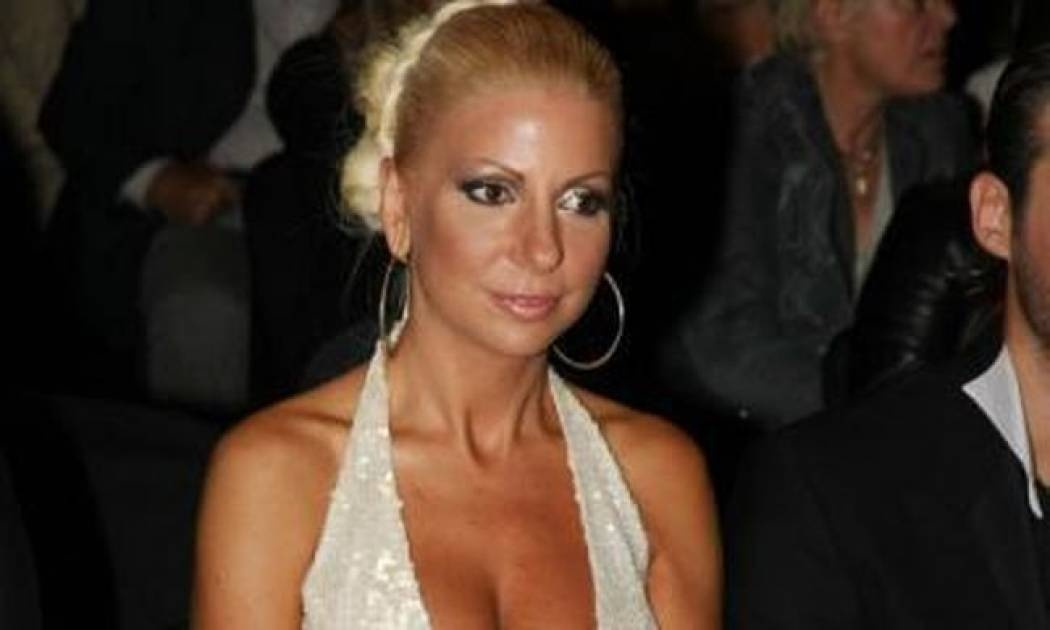 Η επανεμφάνιση της Στέλλας Μπεζαντάκου είναι γεγονός: Μου πρότειναν να τραγουδήσω χωρίς να έχω μουσική παιδεία (βίντεο)