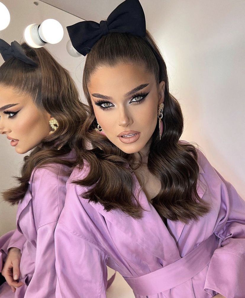 φιόγκος-σε-κυματιστά-μαλλιά-