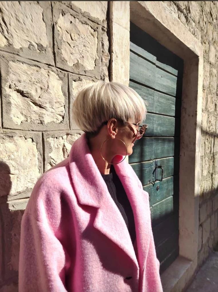 ανδρόγυνο-κούρεμα-με-ίσια-μαλλιά-