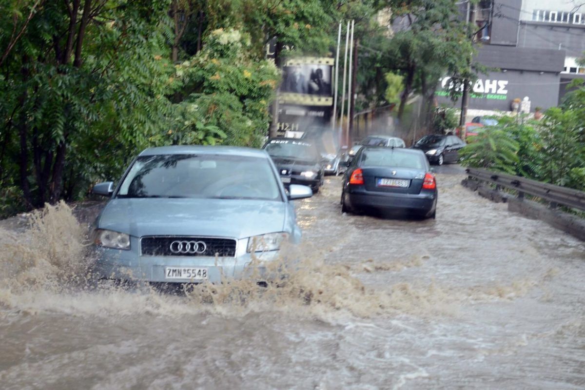 Ερυθρός Σταυρός: 10 συμβουλές προστασίας σε περίπτωση πλημμύρας