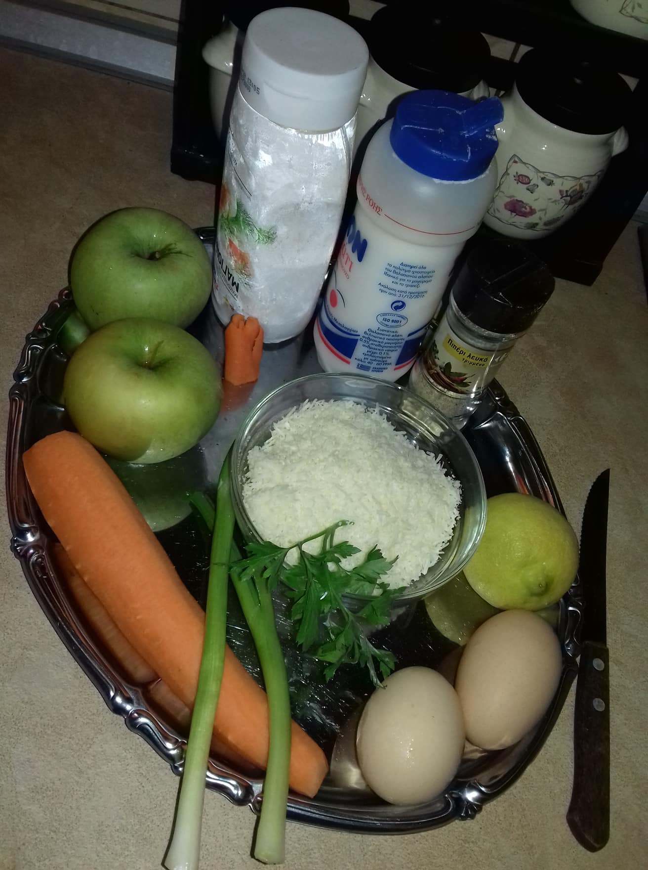 Γαλλική σαλάτα με αυγά και μαγιονέζα για τη Πρωτοχρονιά