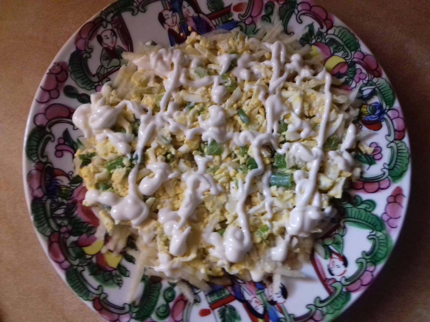 Γαλλική σαλάτα με αυγά και μαγιονέζα για τη Πρωτοχρονιά