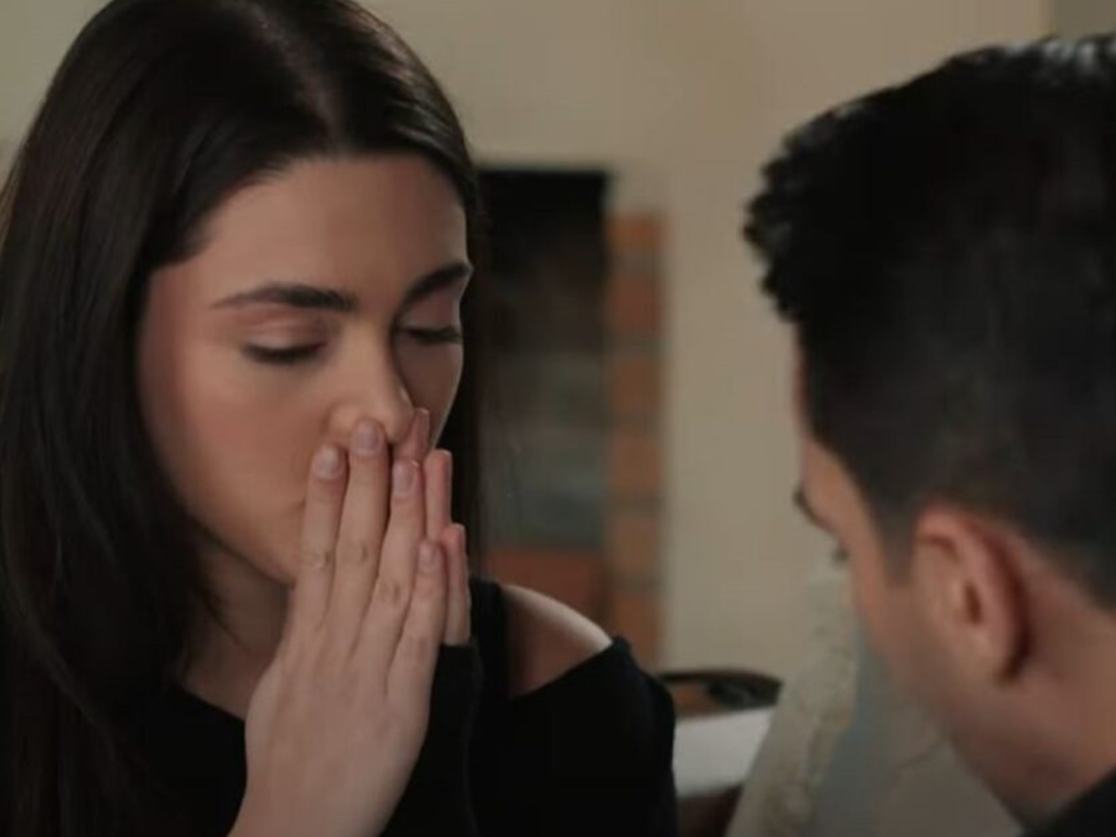 Η Γη της Ελιάς: Αυτή είναι η Μυρτώ που μπαίνει ανάμεσα σε Κουράκο και Αριάδνη