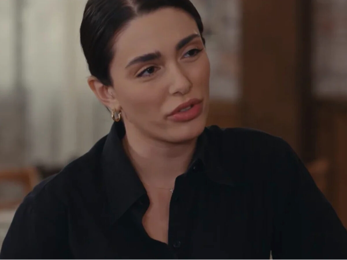 Η Γη της Ελιάς: Η Αριάδνη γίνεται τρελή και της παίρνουν το μωρό