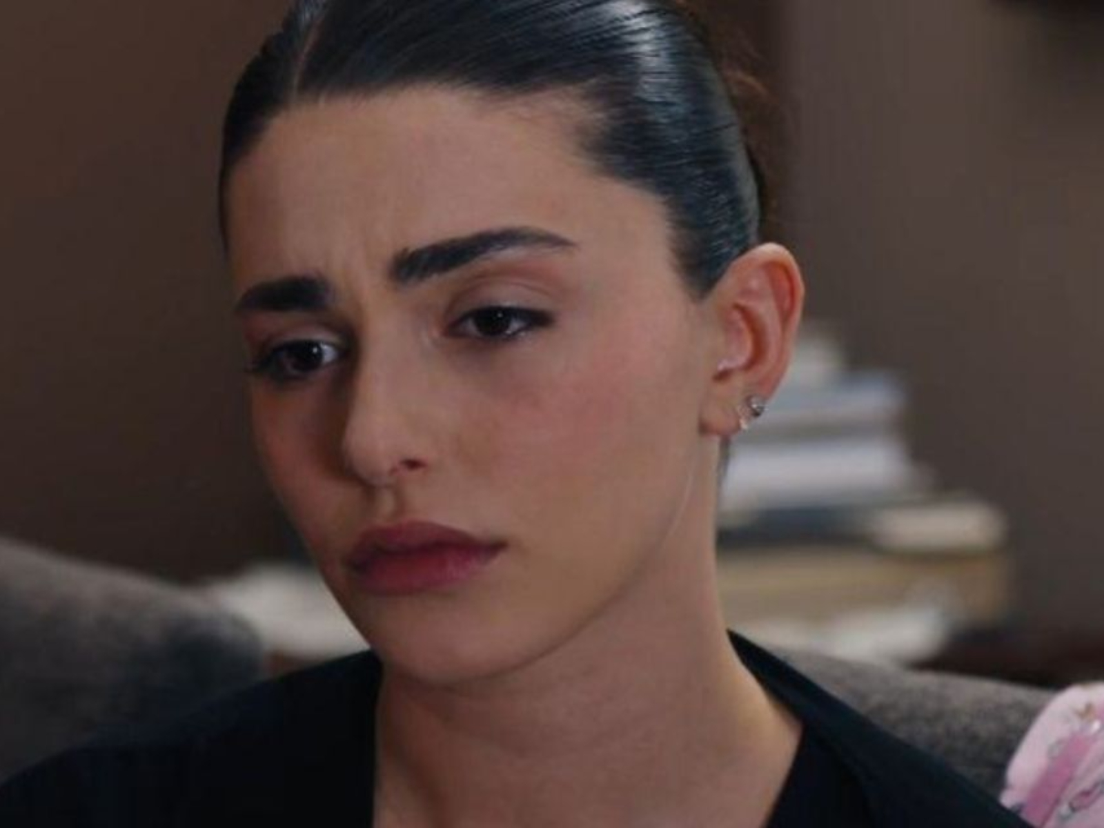 Η Γη της Ελιάς: Η Αριάδνη κάνει κακό στην Ισμήνη και κινδυνεύει τη ζωή του μωρού