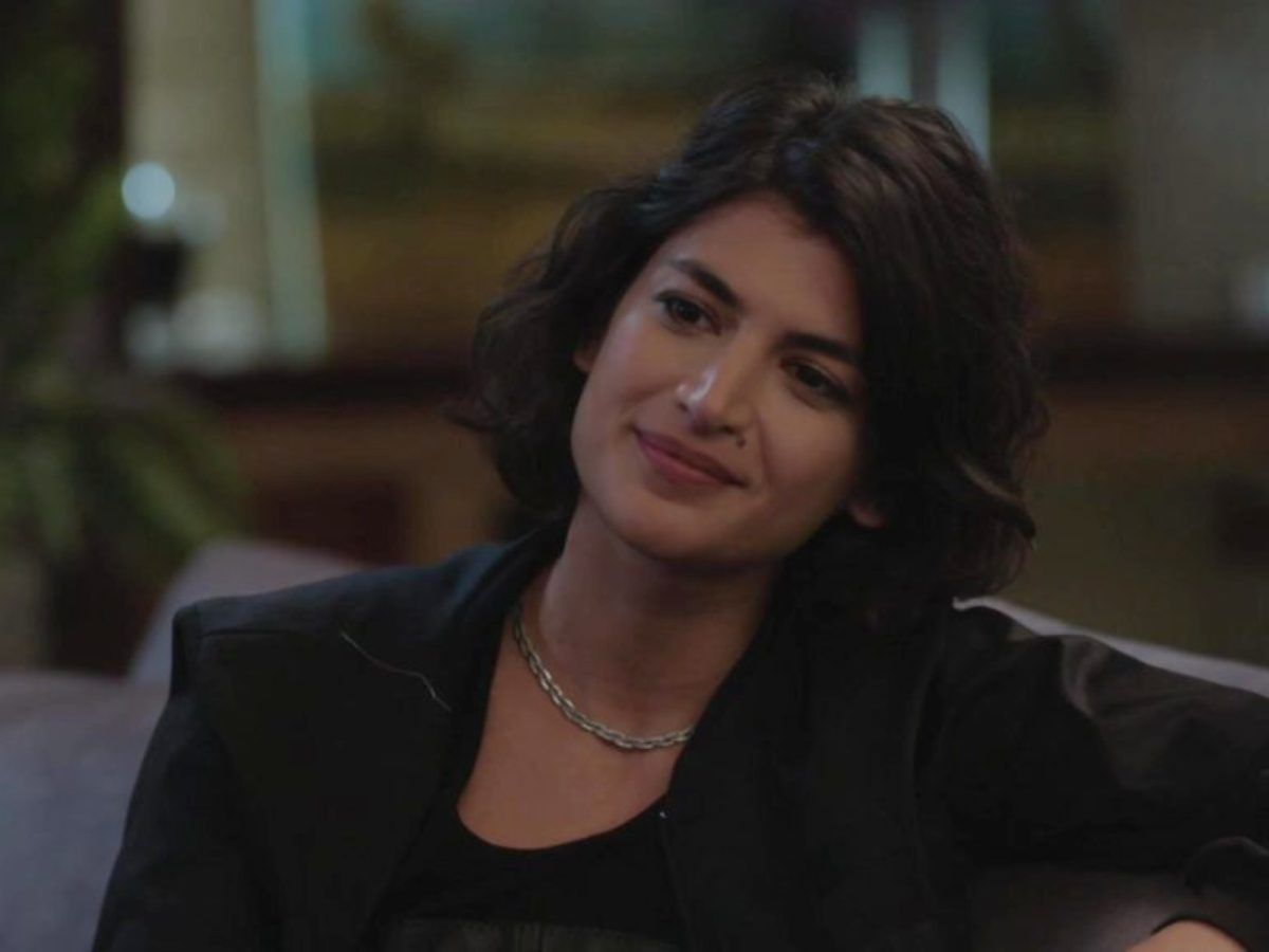 Η Γη της Ελιάς: H Χριστιάνα το σκάει φοβισμένη