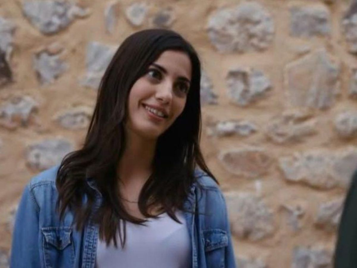 Η Γη της Ελιάς: Η Φρύνη μπαίνει ανάμεσα στο ζευγάρι και τους χωρίζει