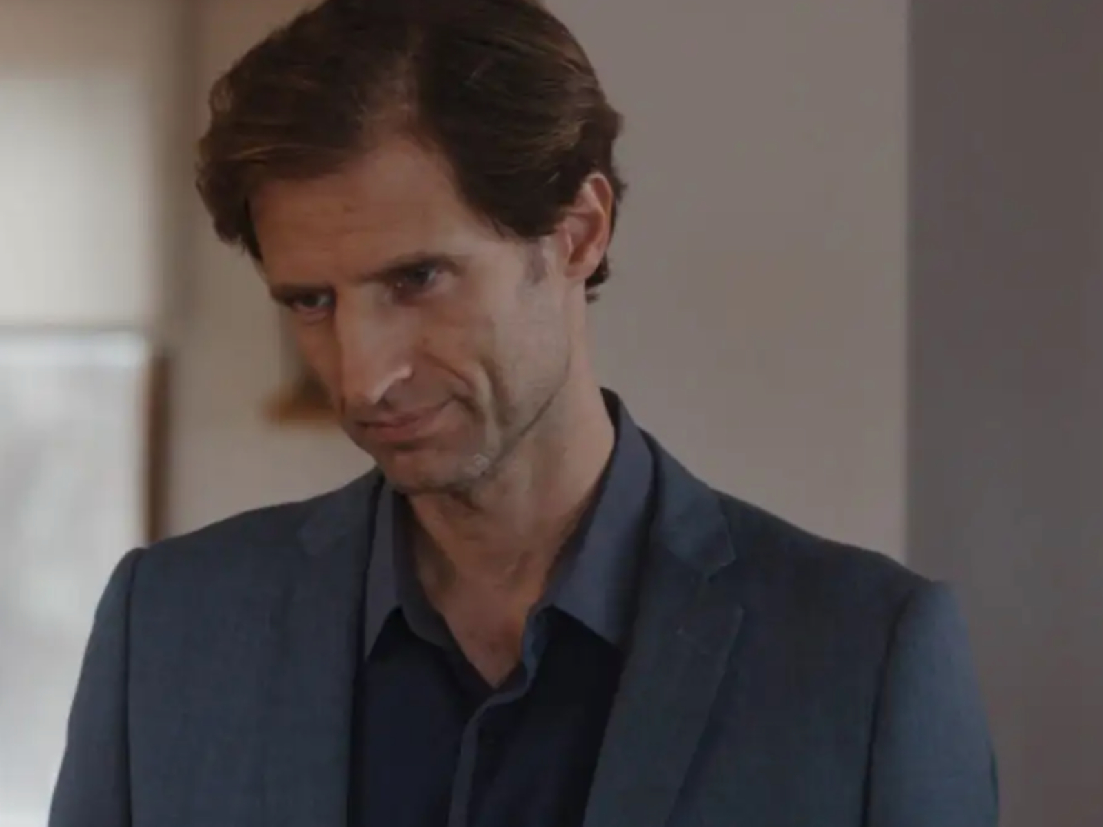 Η Γη της Ελιάς: Ο Κωνσταντίνος αγοράζει το σπίτι της Ιουλίας και φεύγει οριστικά από την Ισμήνη