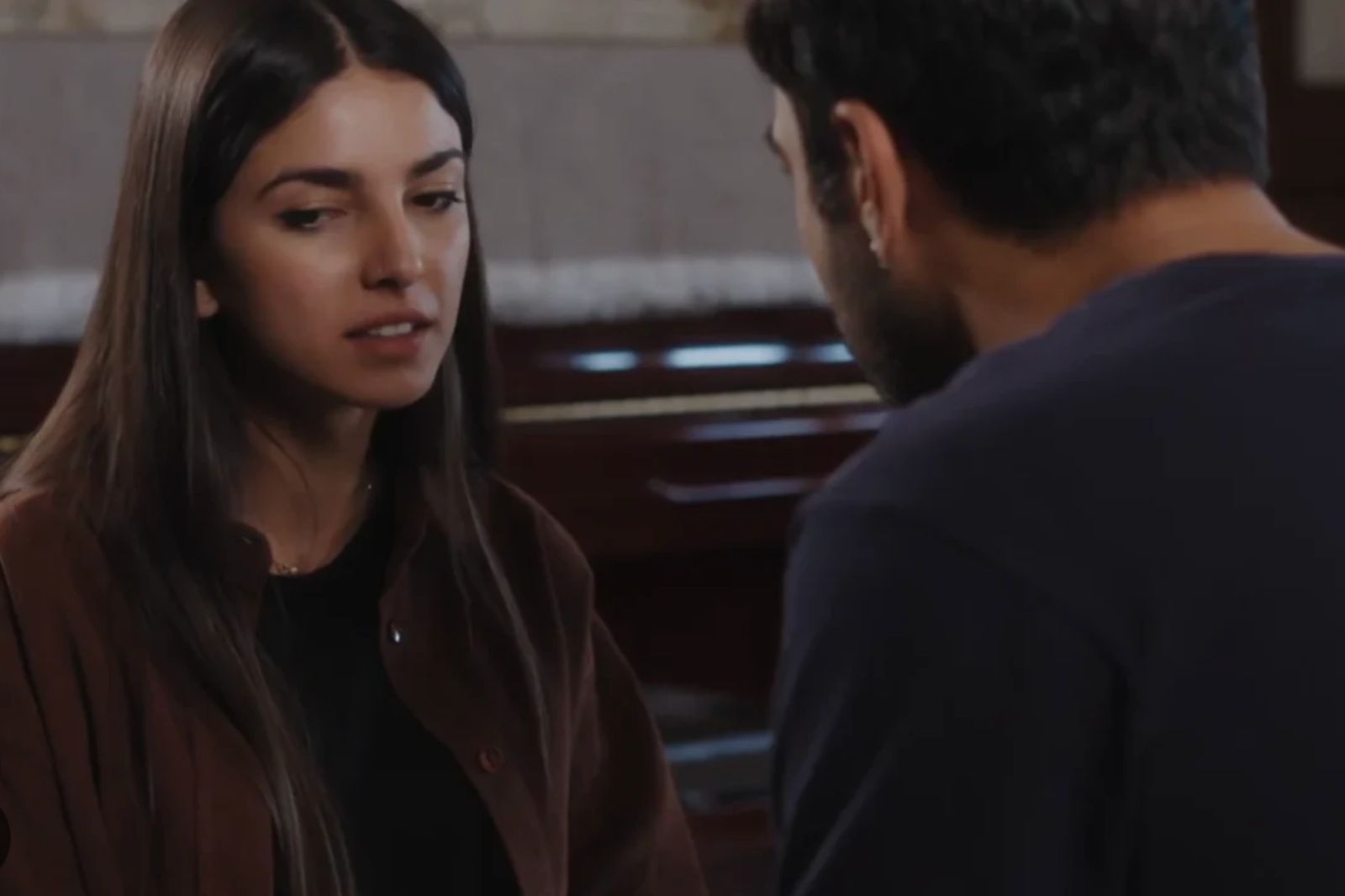 Η Γη της Ελιάς : Η Μία και μοναδική που θα πάει στο γάμο της Βασιλικής είναι για να την κουτσομπολέψει