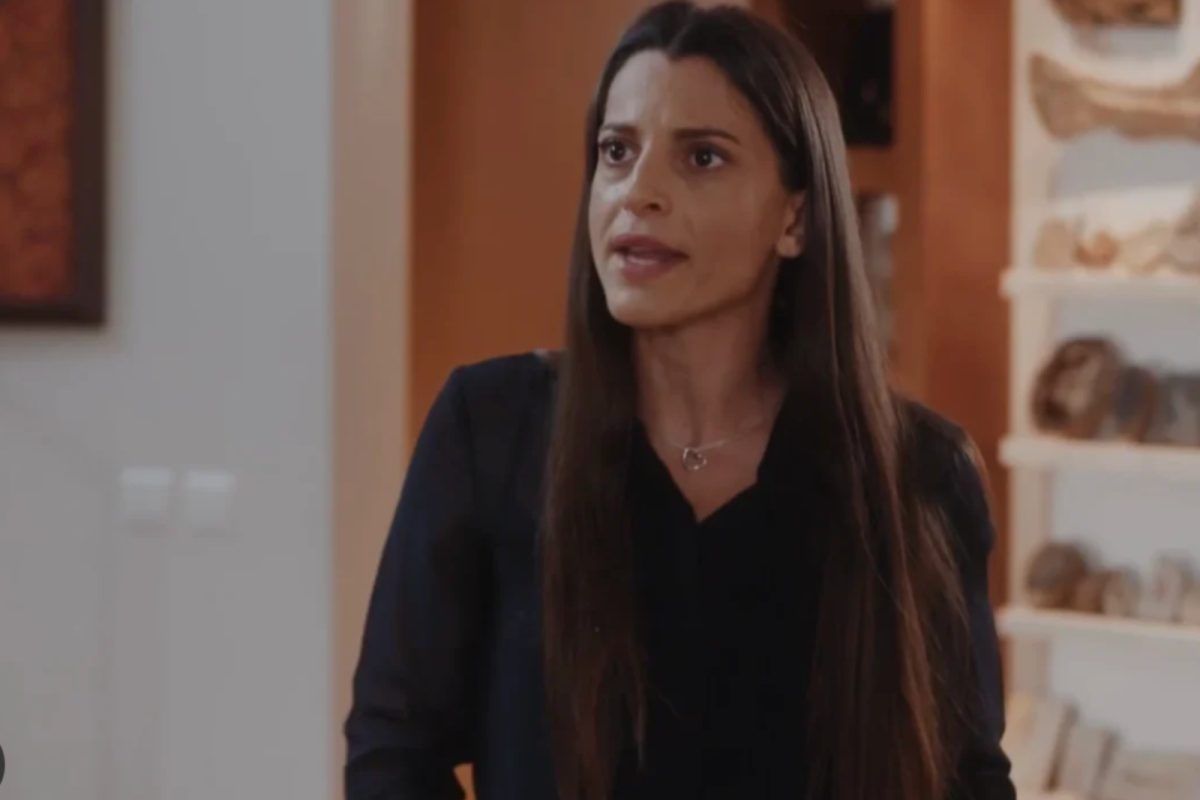 Η Γη της Ελιάς: Παλεύει να της ξεφύγει κι εκείνη τον εκτελεί εν ψυχρώ