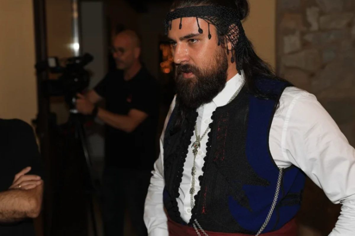 Η Γη της Ελιάς: Ο Παυλής τα χάνει όλα και καταρρέει