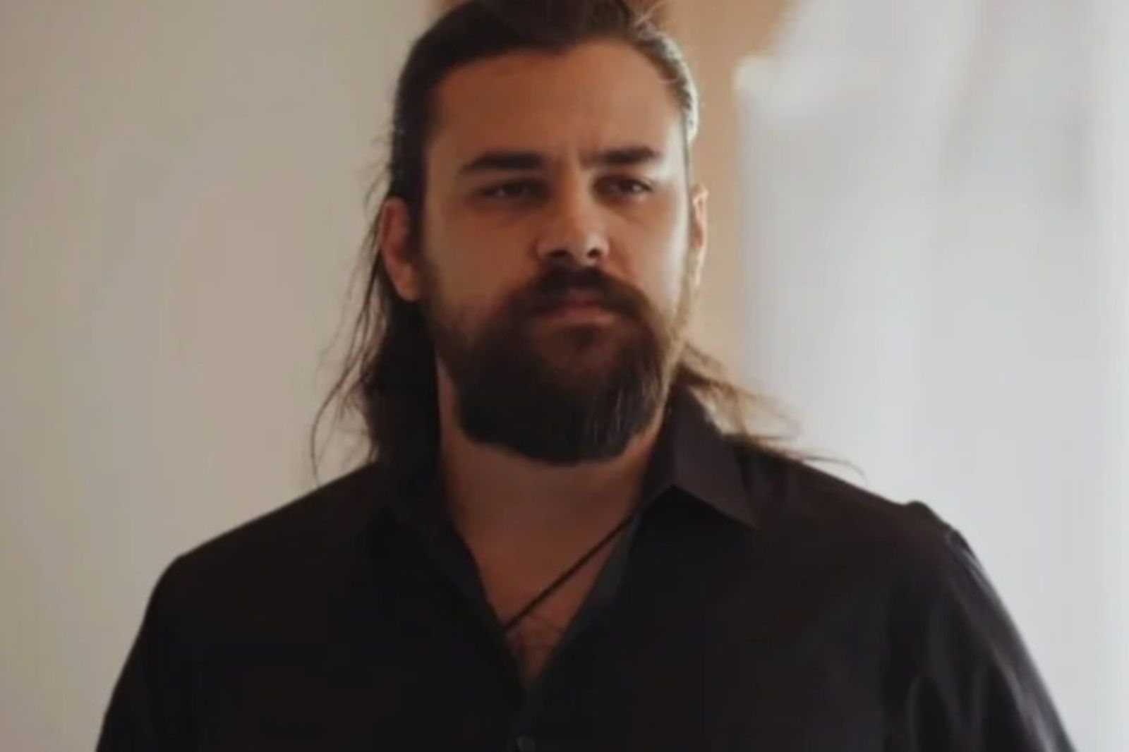 Η Γη της ελιάς-Παυλής Η Γη της ελιάς-Παυλής