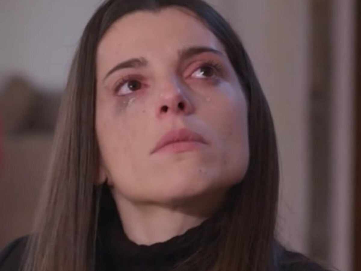 Η Γη της Ελιάς: Η σπαρακτική σκηνή που η Ισμήνη ουρλιάζει καθώς η Αριάδνη της αρπάζει το μωρό από τα χέρια