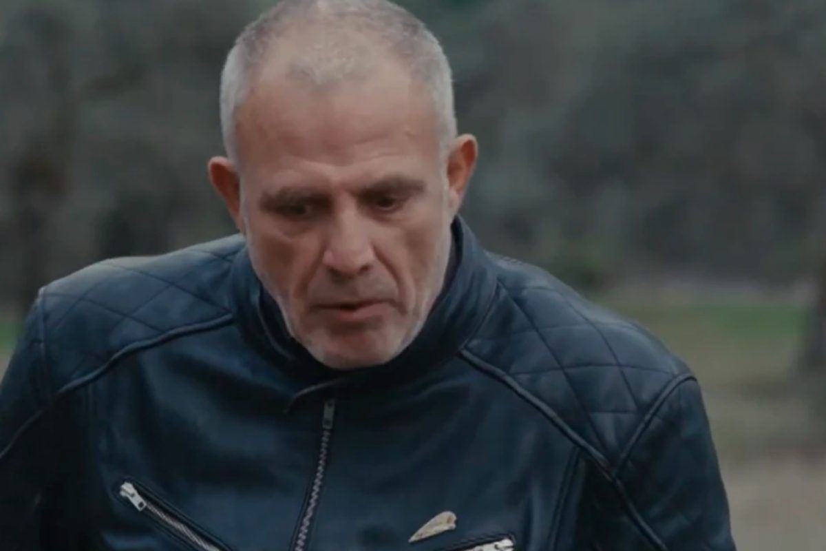 Η Γη της Ελιάς : Ο Στάθης σε σοκ αναζητά τους εξαφανισμένους και καταρρέει