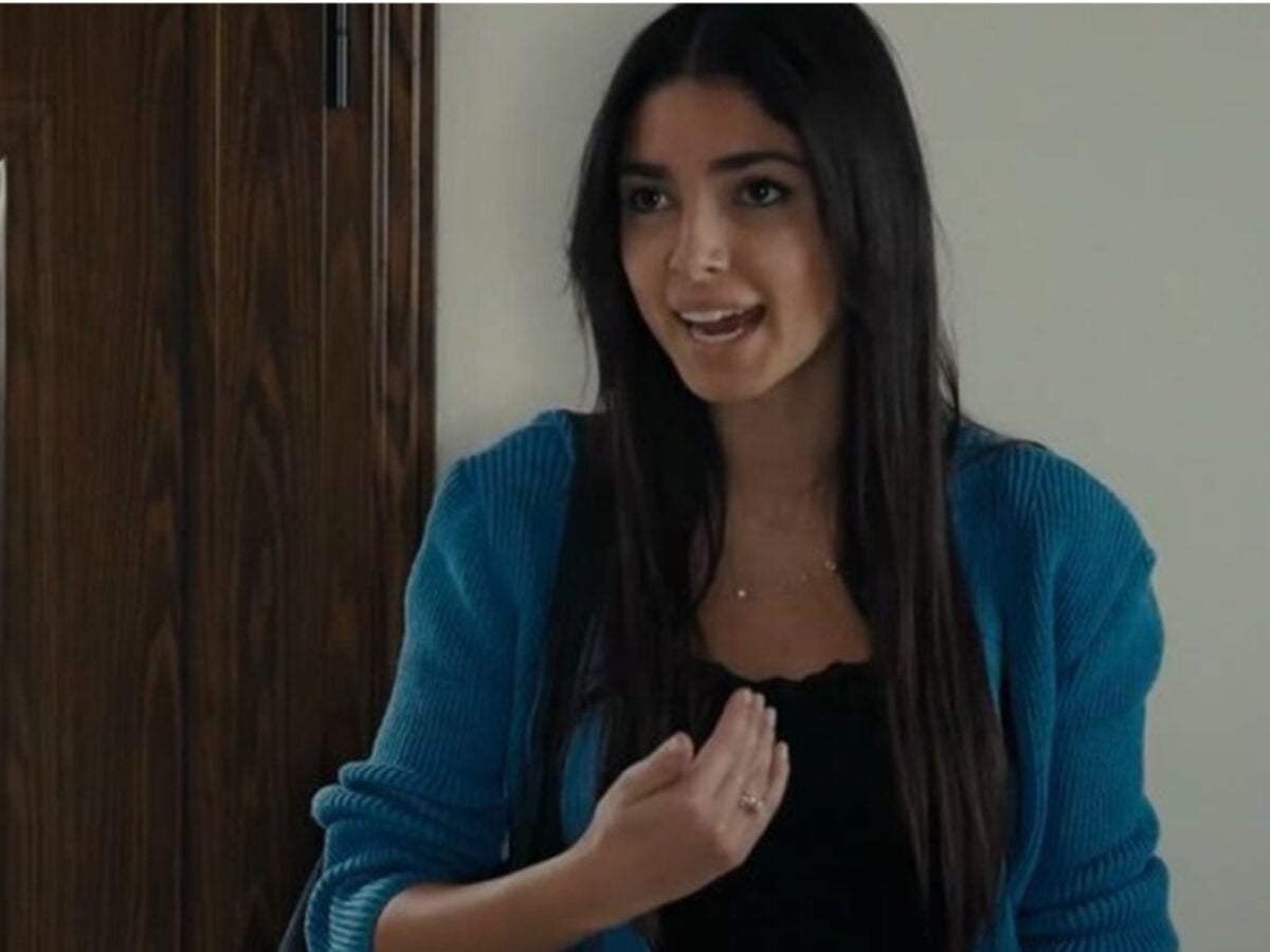 Η Γη της Ελιάς: Την πετάει έξω με τις κλωτσιές και την απειλεί πως θα της κάνει κακό